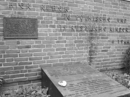 Gedenktafel FH Velpke.jpg Gedenktafel FH Velpke.jpg © Samtgemeinde Velpke