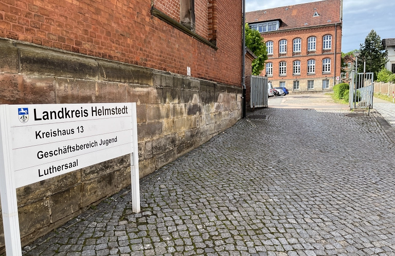 Sperrung Parkplatz Jugendamt Helmstedt Sperrung Parkplatz Jugendamt Helmstedt